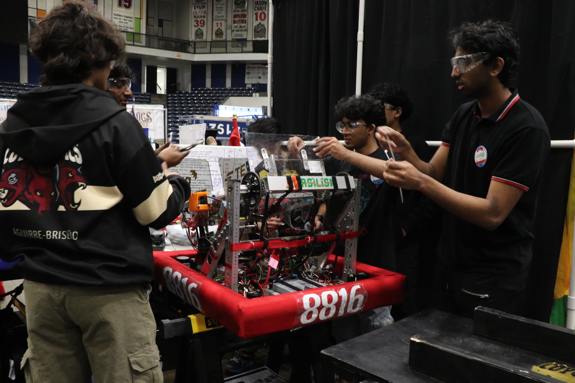 Team working in the pit